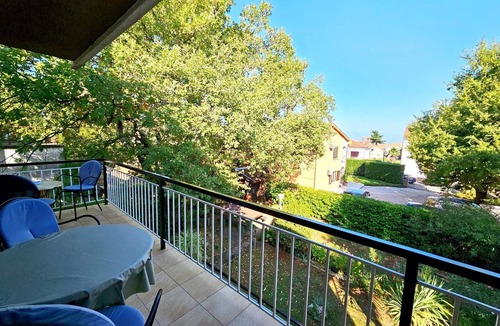 Malinska Apartment | Three bedroom apartment with balcony Malinska, Krk (A-2390-a)