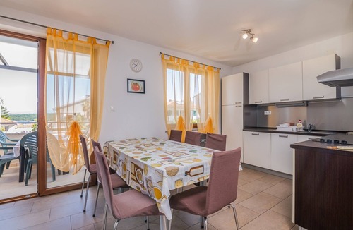 Njivice Apartment | Three bedroom apartment with terrace and sea view Njivice, Krk (A-20487-a)