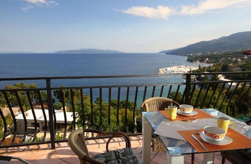 Icici Apartment | Three bedroom apartment with terrace and sea view Opatija (A-23795-a)
