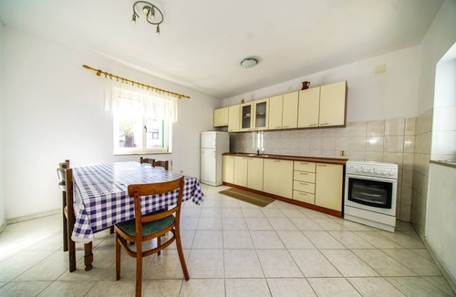 Postira Apartment | Three bedroom apartment with terrace and sea view Postira, Brač (A-18472-a)