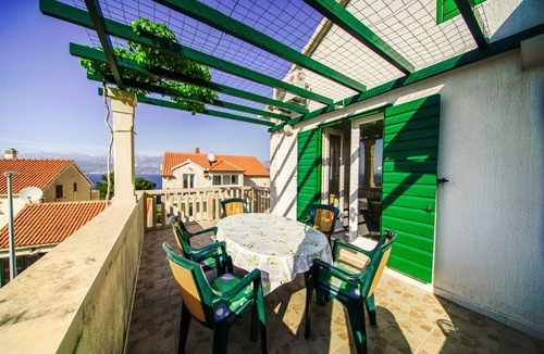 Postira Apartment | Three bedroom apartment with terrace and sea view Postira, Brač (A-18472-a)