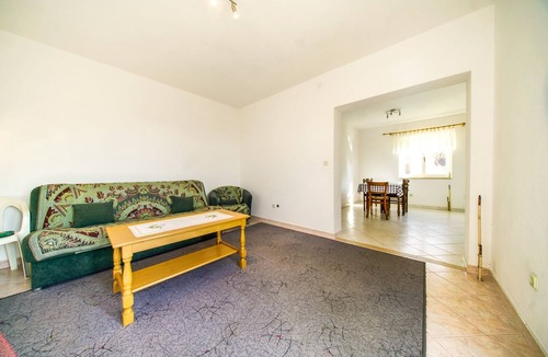 Postira Apartment | Three bedroom apartment with terrace and sea view Postira, Brač (A-18472-a)