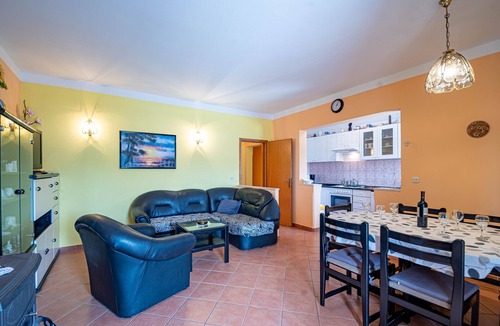 Kneza Apartment | Three bedroom apartment near beach Kneža, Korčula (A-10168-c)