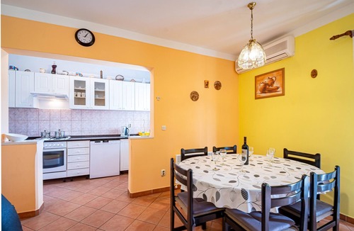 Kneza Apartment | Three bedroom apartment near beach Kneža, Korčula (A-10168-c)