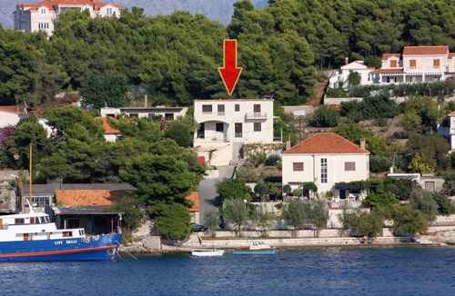 Sumartin Apartment | Three bedroom apartment near beach Sumartin, Brač (A-5771-a)