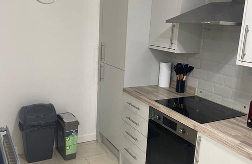 Harlow House | Three-Bedroom Apartment