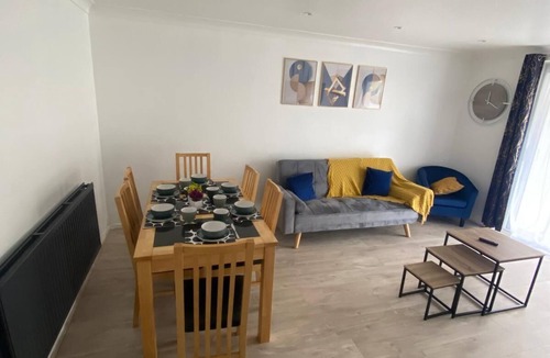 Harlow House | Three-Bedroom Apartment