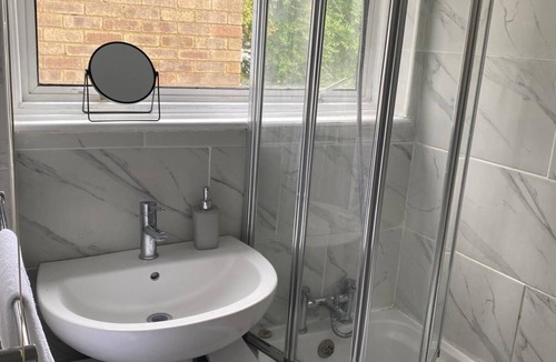 Harlow House | Three-Bedroom Apartment