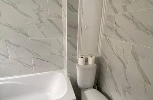 Harlow House | Three-Bedroom Apartment