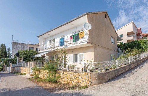 Brodarica Apartment | Three bedroom apartment near beach Brodarica (Šibenik) (A-921-a)