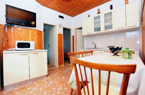 Prigradica Apartment | Three bedroom apartment near beach Prigradica, Korčula (A-19333-a)