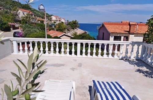 Prigradica Apartment | Three bedroom apartment near beach Prigradica, Korčula (A-19333-a)