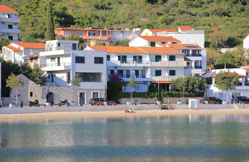 Igrane Apartment | Three bedroom apartment near beach Igrane (Makarska) (A-6653-a)