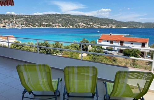 Sevid Apartment | Three bedroom apartment near beach Sevid, Trogir (A-18168-a)