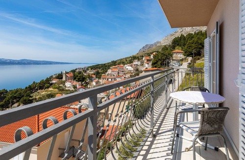Mimice Apartment | Three bedroom apartment with balcony and sea view Mimice, Omiš (A-2805-a)