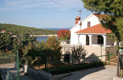 Splitska Apartment | Three bedroom apartment with terrace and sea view Splitska, Brač (A-2923-b)