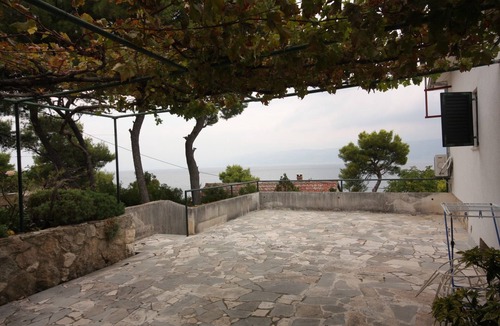 Splitska Apartment | Three bedroom apartment near beach Splitska, Brač (A-2865-a)