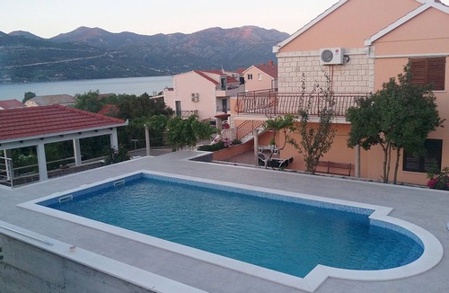 Kneza Apartment | Three bedroom apartment with terrace and sea view Kneža, Korčula (A-9269-a)