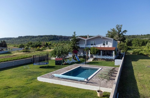 Ljubac Apartment | Three bedroom apartment with terrace Ljubač, Zadar (A-5831-a)