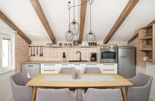 Tribunj Apartment | Three bedroom apartment near beach Tribunj, Vodice (A-4174-a)