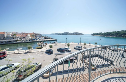 Tribunj Apartment | Three bedroom apartment near beach Tribunj, Vodice (A-4174-a)