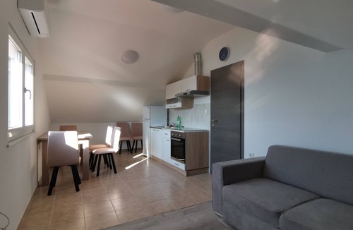 Muline Apartment | Three bedroom apartment near beach Sušica, Ugljan (A-3462-b)