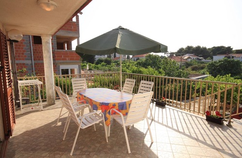 Ugljan Apartment | Three bedroom apartment with terrace and sea view Ugljan (A-8257-a)