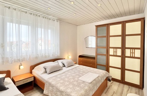 Vodice Apartment | Three bedroom apartment with balcony Vodice (A-21305-b)