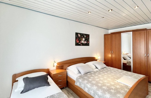 Vodice Apartment | Three bedroom apartment with balcony Vodice (A-21305-b)