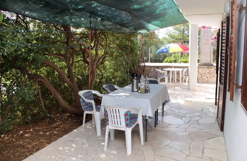 Vrbanj Apartment | Three bedroom apartment near beach Basina, Hvar (A-5700-a)