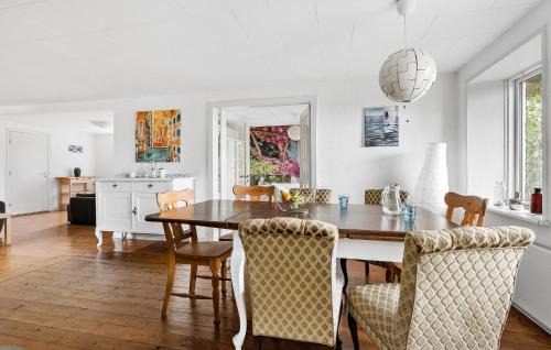 Rendbjerg Apartment | Three-Bedroom Apartment In Broager