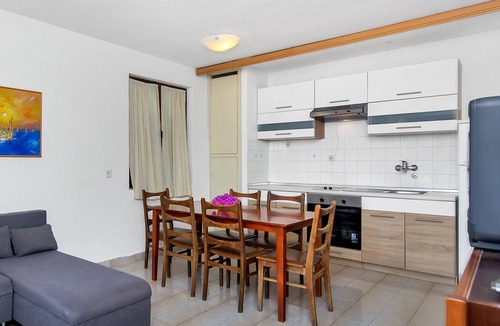 Pokrivenik Apartment | Three bedroom apartment near beach Cove Pokrivenik, Hvar (A-5231-a)