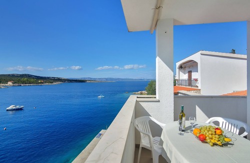 Pokrivenik Apartment | Three bedroom apartment near beach Cove Pokrivenik, Hvar (A-5231-a)