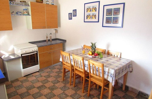Gdinj Apartment | Three bedroom apartment near beach Cove Pobij (Hvar) (A-5633-a)
