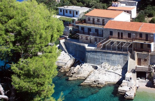 Gdinj Apartment | Three bedroom apartment near beach Cove Pobij (Hvar) (A-5633-a)
