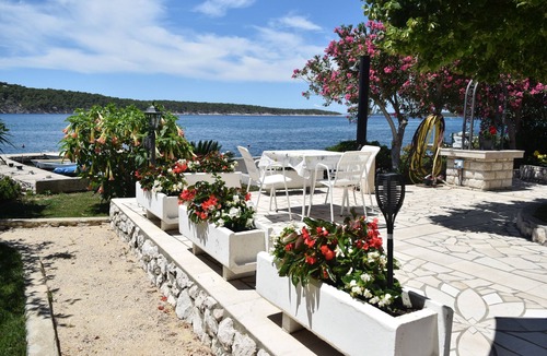 Rab Apartment | Three bedroom apartment near beach Barbat (Rab) (A-4973-a)