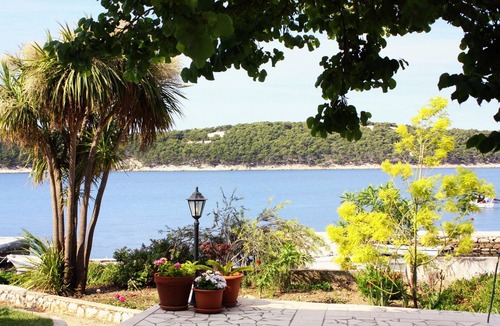 Rab Apartment | Three bedroom apartment near beach Barbat (Rab) (A-4973-a)