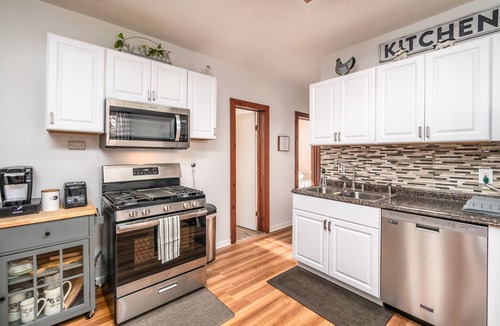 Buffalo Apartment | Three bedroom apartment in Buffalo & Niagara region 🌊