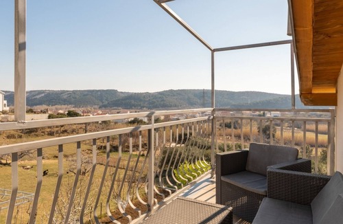 Lopar Apartment | Three bedroom apartment with terrace and sea view Lopar, Rab (A-14070-d)