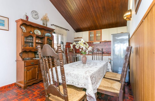 Mirce Apartment | Three bedroom apartment with terrace and sea view Mirca, Brač (A-732-b)