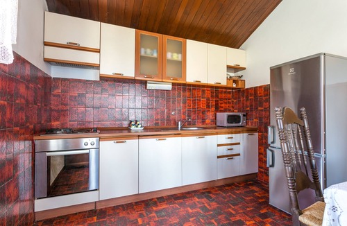 Mirce Apartment | Three bedroom apartment with terrace and sea view Mirca, Brač (A-732-b)