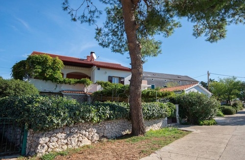 Molat Apartment | Three bedroom apartment with terrace and sea view Molat (A-6249-a)