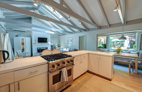 Lion Head Beach House | Three Bedroom Beach House with Pool & Walkable Private Beach