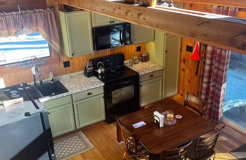 Alton Cabin | Three bedroom cabin in the woods.