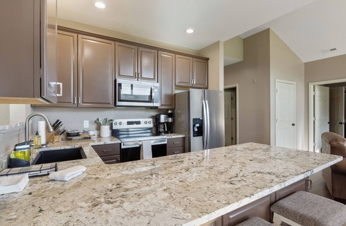 Camdenton Cottage | Three-bedroom cottage overlooking 15th fairway at Old Kinderhook golf course!