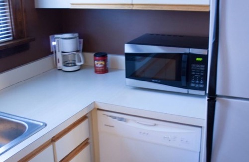 Niagara Falls Apartment | Three Bedroom Entire Apartment Great for Families.