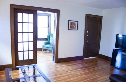 Niagara Falls Apartment | Three Bedroom Entire Apartment Great for Families.