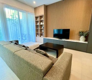 Pemecutan Kelod Villa | Three - Bedroom Exotic Pool Villa - Three - Bedroom Exotic Pool Villa