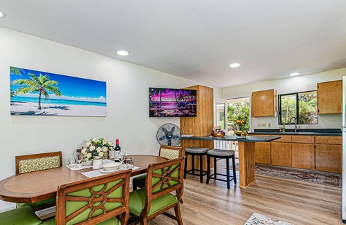 Fern Acres House | Three-bedroom Hawaiiana. Visit Volcanoe & more!