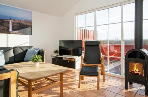Nørre Lyngvig House | Three-Bedroom Holiday home in Hvide Sande 2